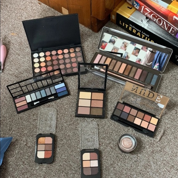 makeup - Picture 1 of 4